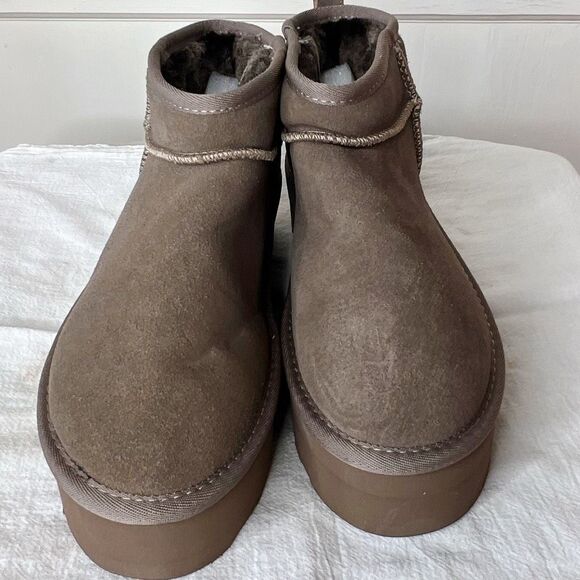 Cushionaire Hippy Womenβs Suede Platform Ankle Boots Taupe Size 8.5 New - Picture 2 of 12